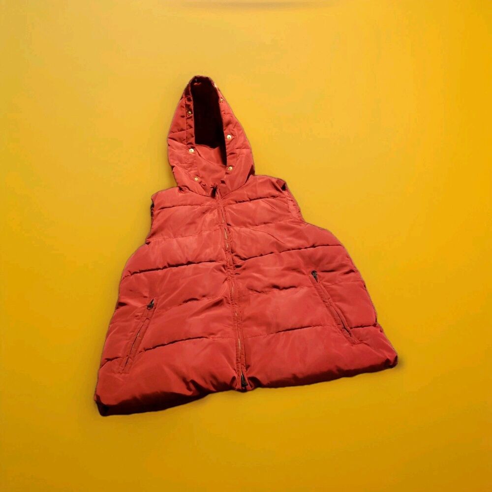 WOMAN'S DRK RED HOODED VEST JACKET BY:GAP SIZE: SMALL *NEW WITHOUT TAGS* NICE!